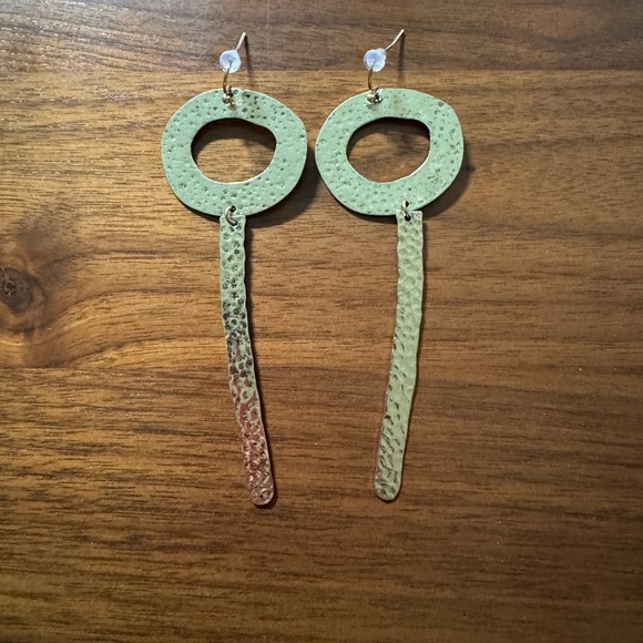 Fun statement earrings - Picture 2 of 3